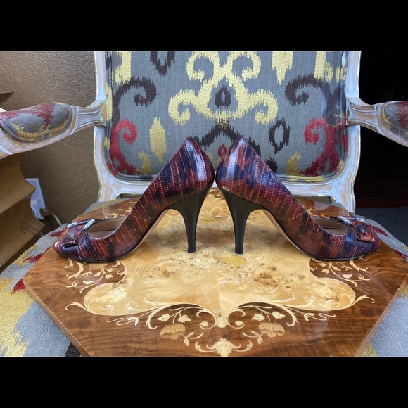 Giuseppe Zanotti Peep Toe Heels with Croc textured leather & crystal ring buckle - Picture 4 of 16